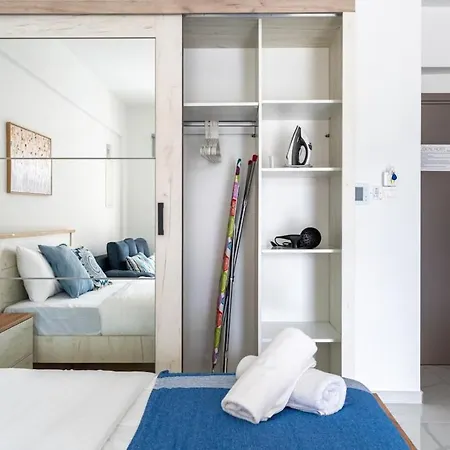 Sunny Side W Terrace In Apartament Larnaca