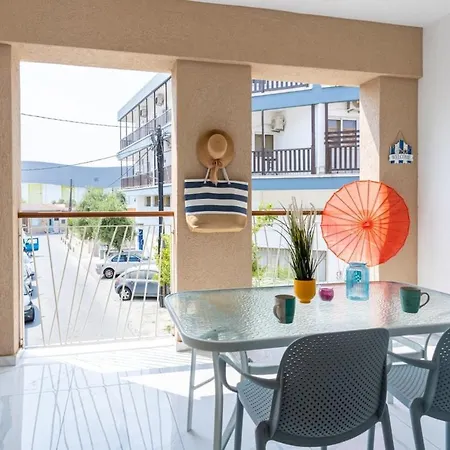 Sunny Side W Terrace In Lárnaca