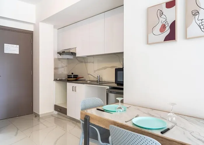 Sunny Side W Terrace In Apartment Larnaca